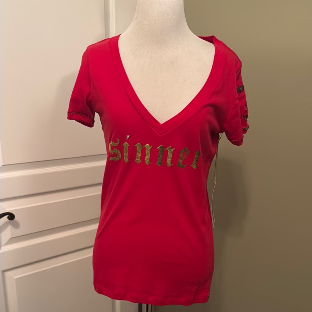 Fitted Red Graphic Short Sleeve Tee